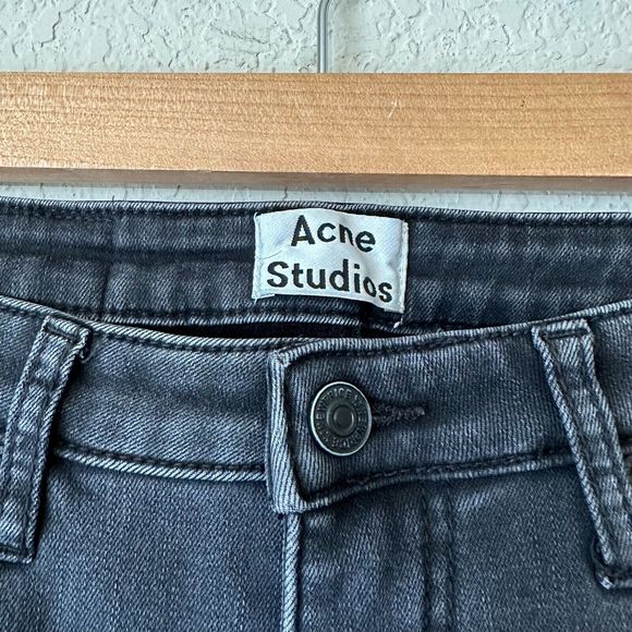 ACNE STUDIOS BLÅ KONST Cut-Off Skinny Jeans in Heathered Black - Picture 7 of 12